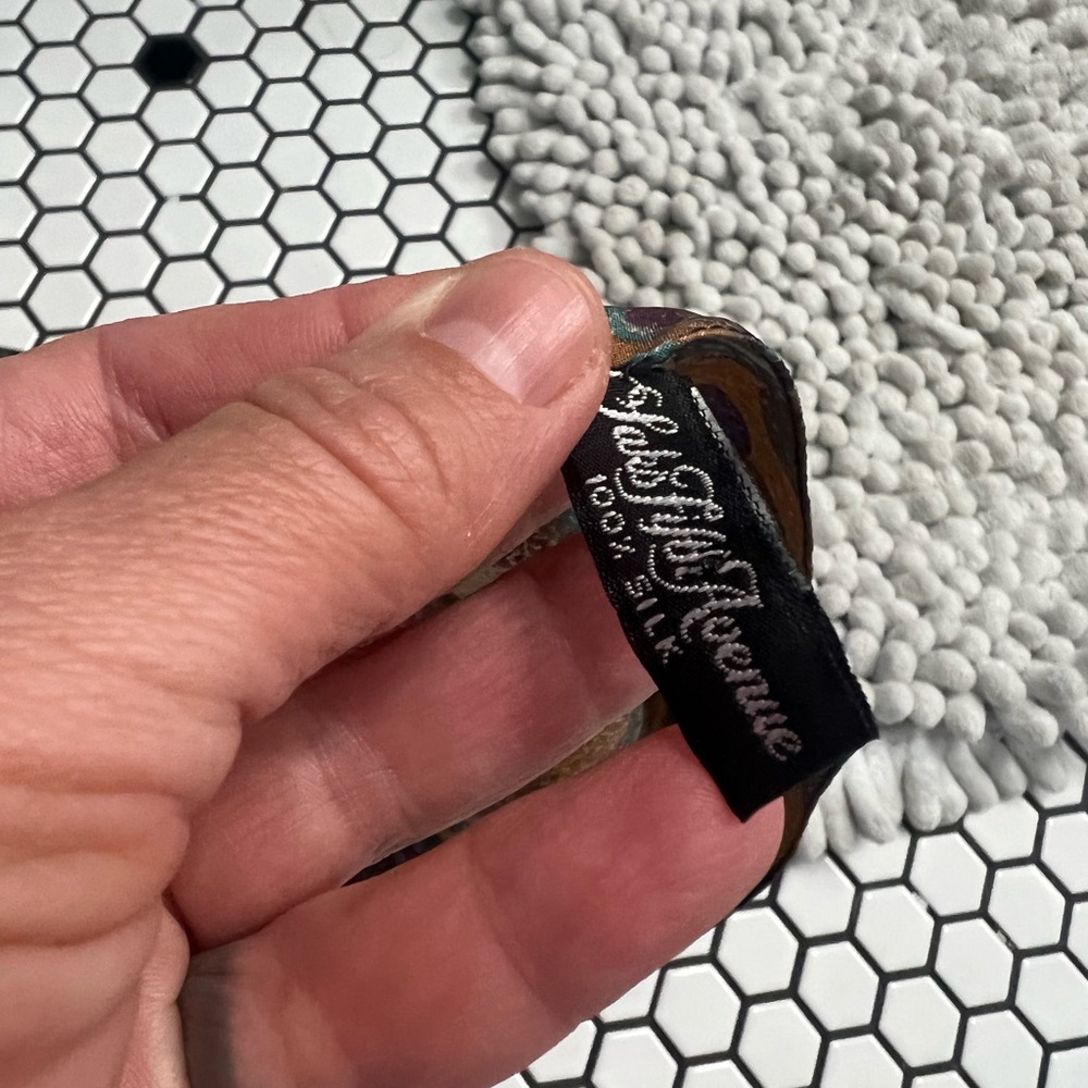 Saks 5th avenue 100% silk pocket square - Picture 2 of 3